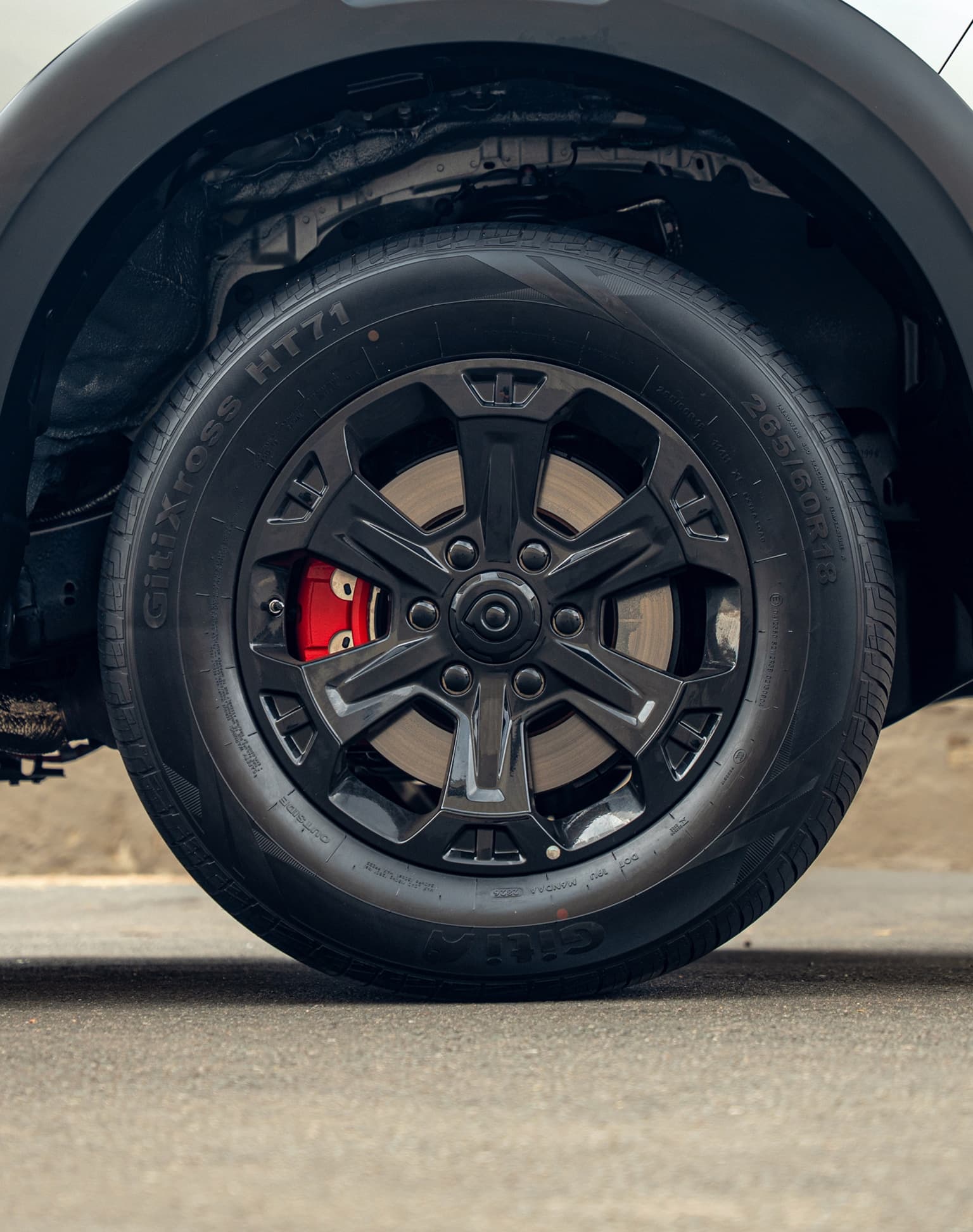 P300 PHEV 18-inch black alloy wheel